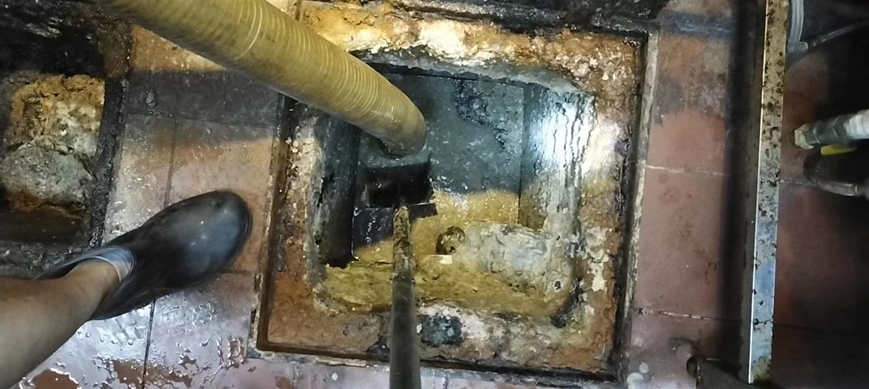 新华污水池清理一般都有毒气，怎么预防中毒呢？