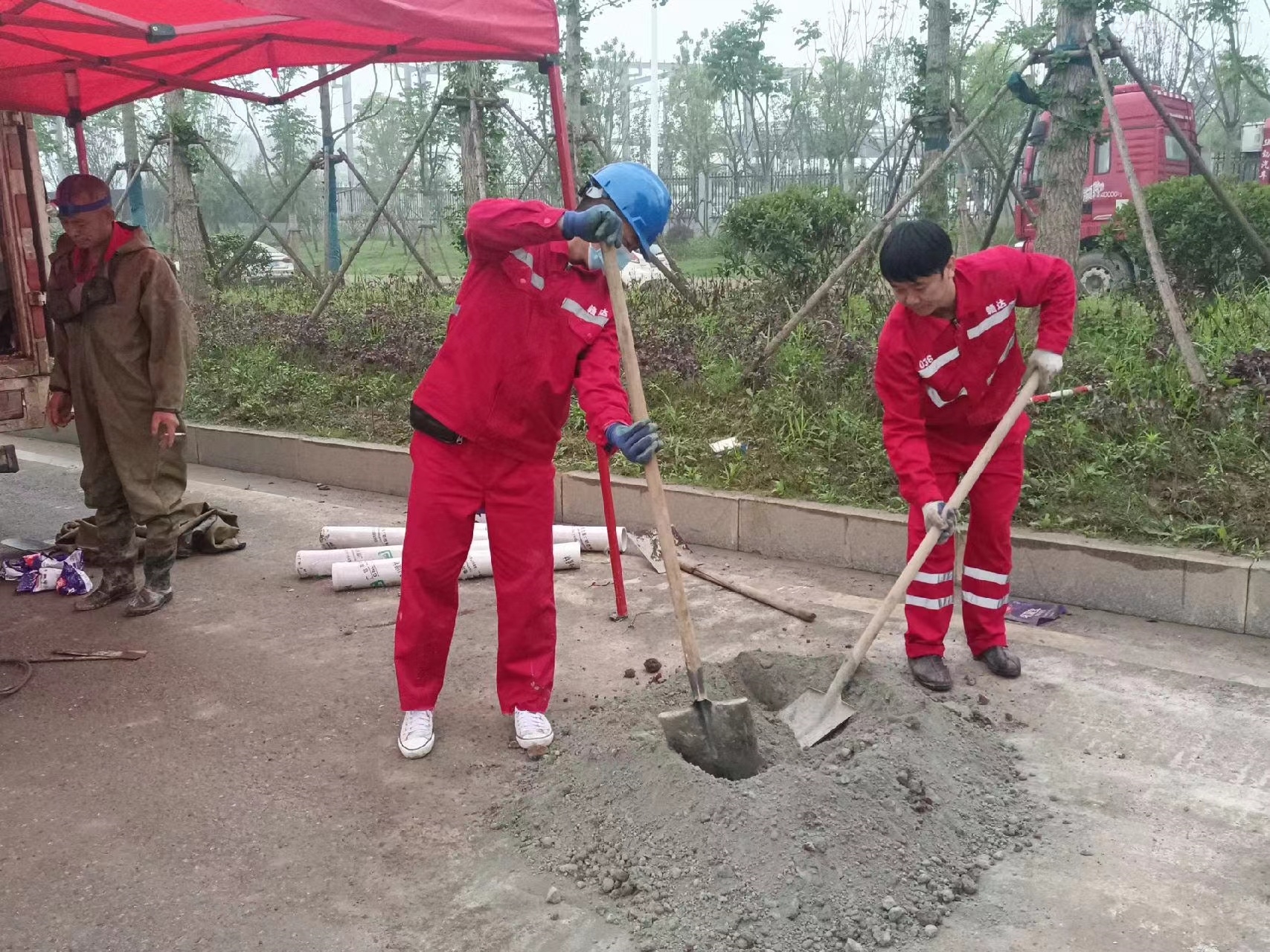 新华管道疏通哪家好】及时进行市政管道清淤